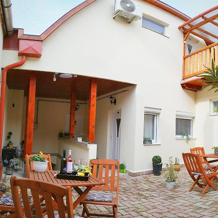 Várfal apartman Eger Exterior foto
