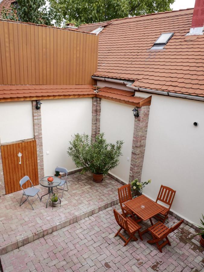 Várfal apartman Eger Exterior foto
