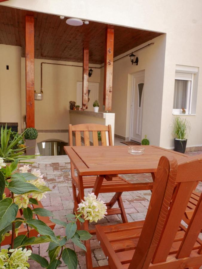 Várfal apartman Eger Exterior foto