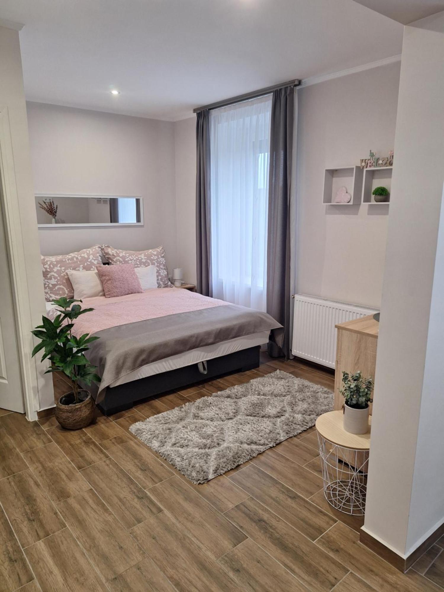 Várfal apartman Eger Habitación foto
